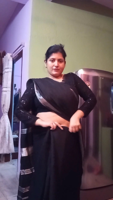 Chubby Beautiful Benali aunty saree drape in black saree.mp4_snapshot_01.36.715