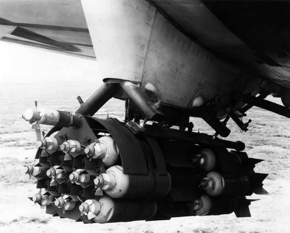 M26 Frag cluster on P-47 pylon
