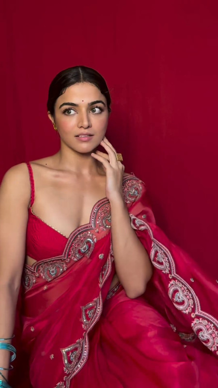 wamiqa gabbi hot in red saree
