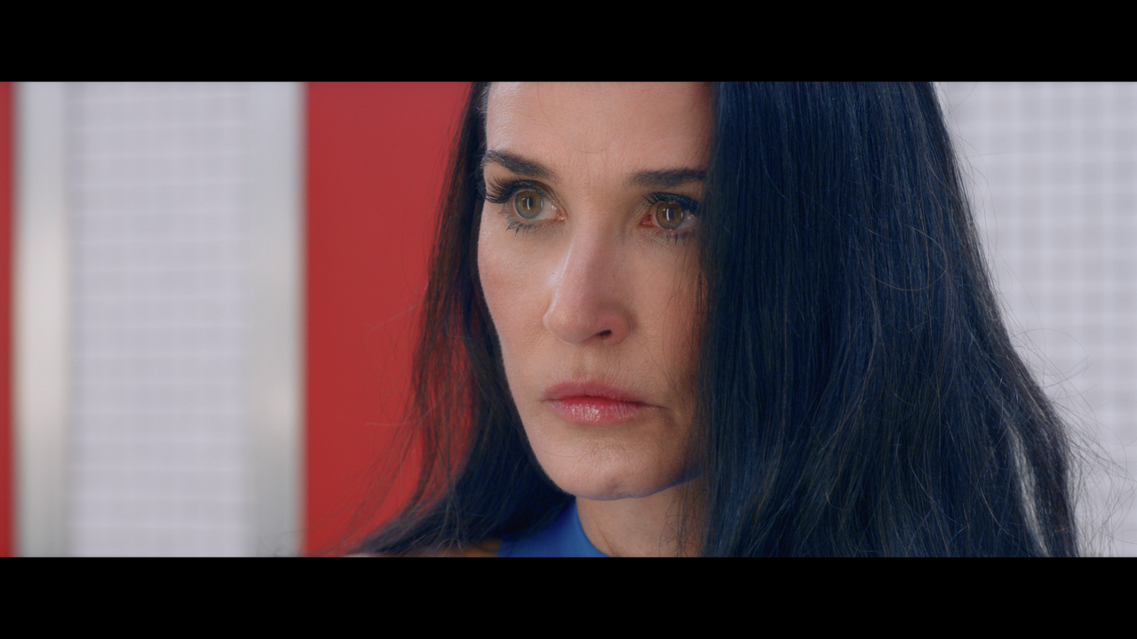 mpv-shot_THE.SUBSTANCE.2024.2160p.UHD.BDREMUX.HDR.DV.HEVC-Нечипорук_00_07_56_0003