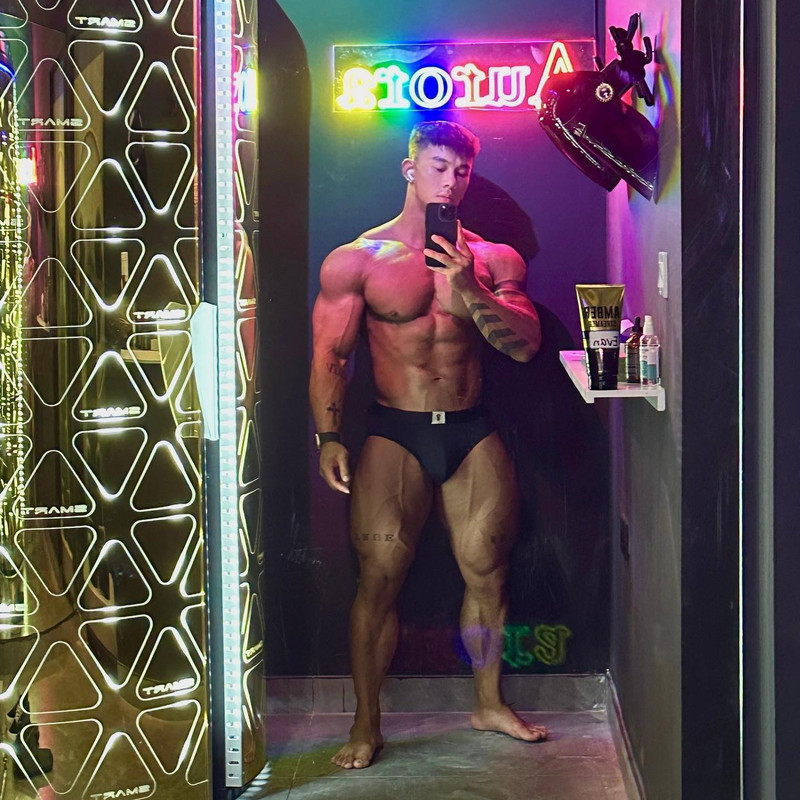 Photo by E  V  Λ  Ν on April 01, 2023. May be an image of one or more people, biceps and people body