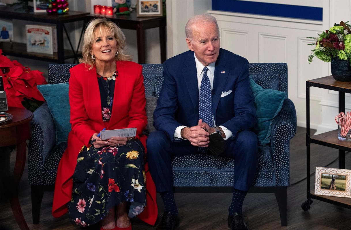 Joe Biden y Jill Biden visitan un hospital para niños en Nochebuena