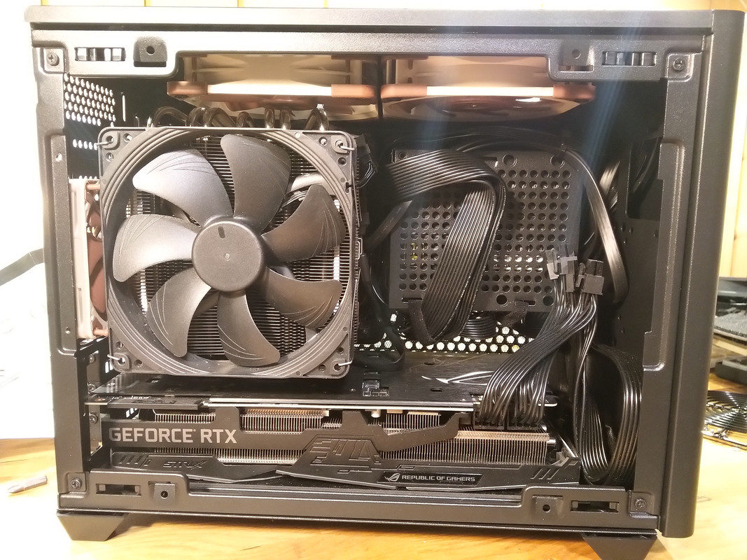 Log NR200 with sidemounted 140mm intake fan Alpenföhn Black Ridge and Noctua NHC14S SFF
