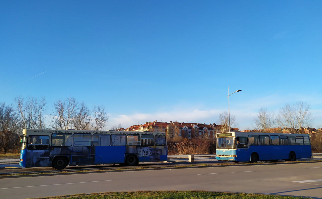 Volvo #682 uz #738