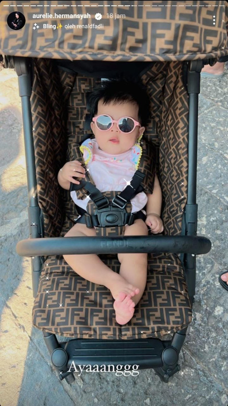 Penampilan keren baby Ameena Hanna Nur Atta saat liburan ke Italia.