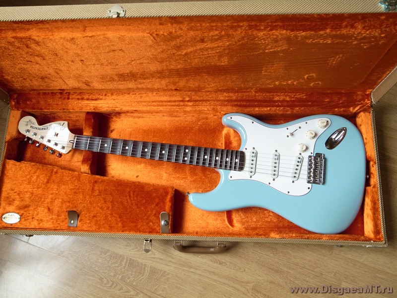 Fender_Yngwie_Malmsteen_Stratocaster_4-blu_004