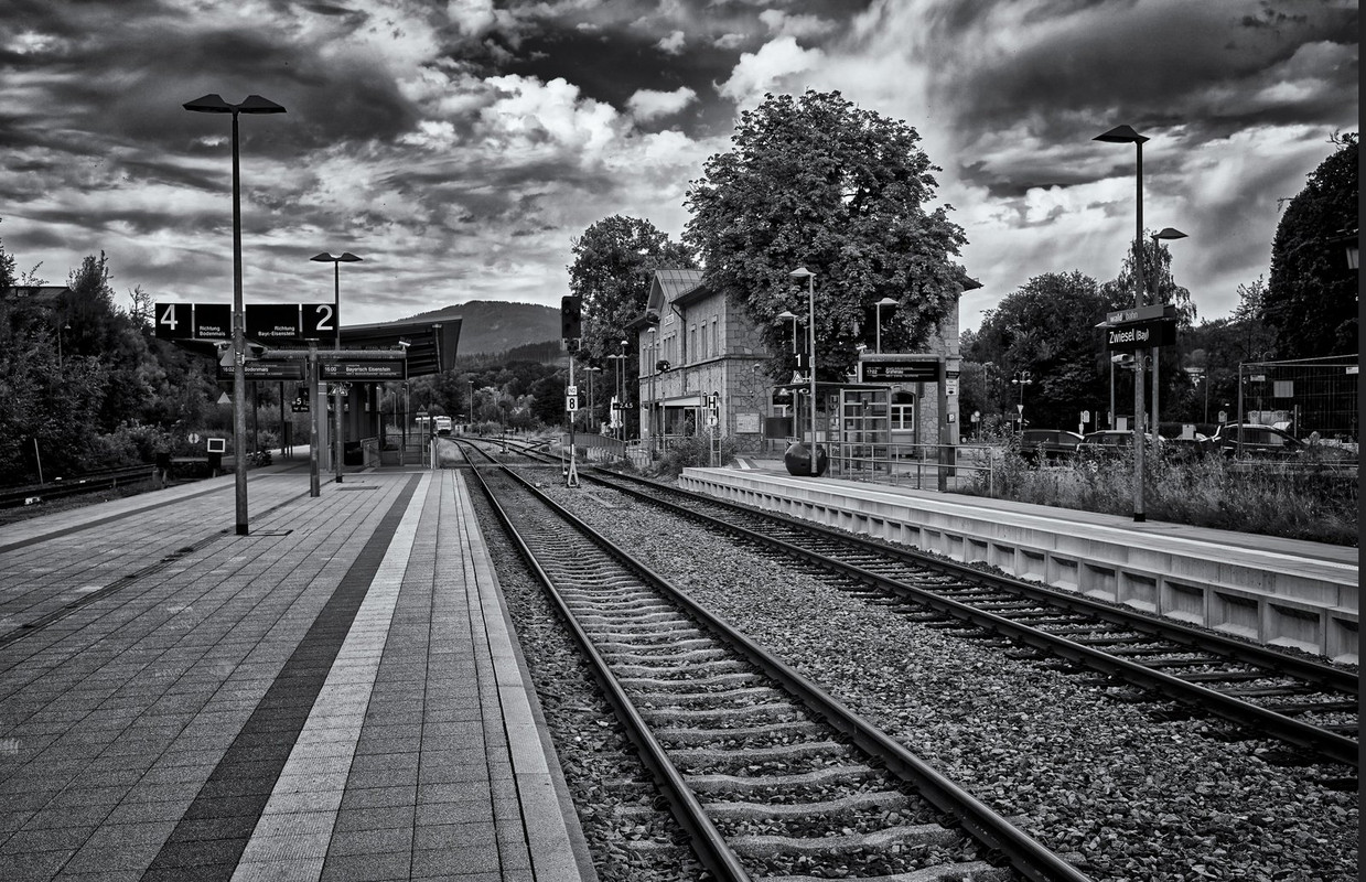 blacknwhite-german-train-station.jpg