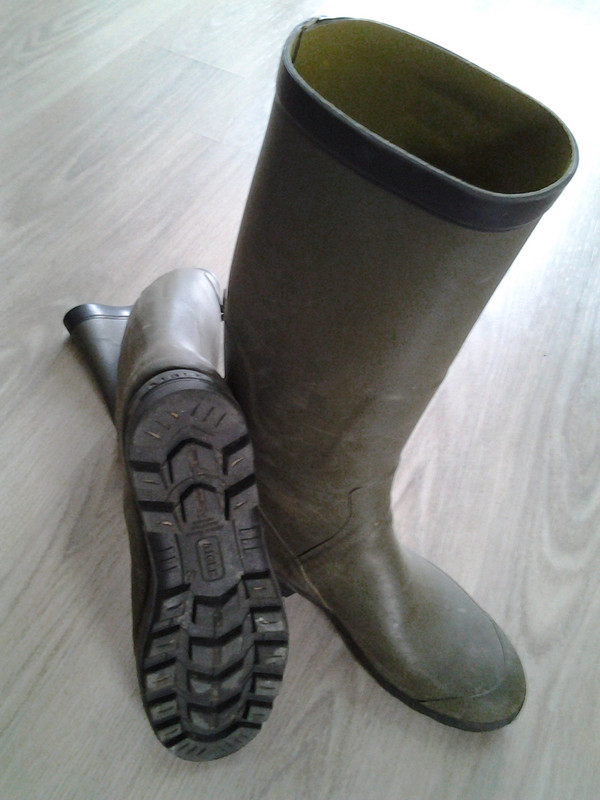 05a Rubber Rain Boot - Green - Long skinny shaft - sole (1)