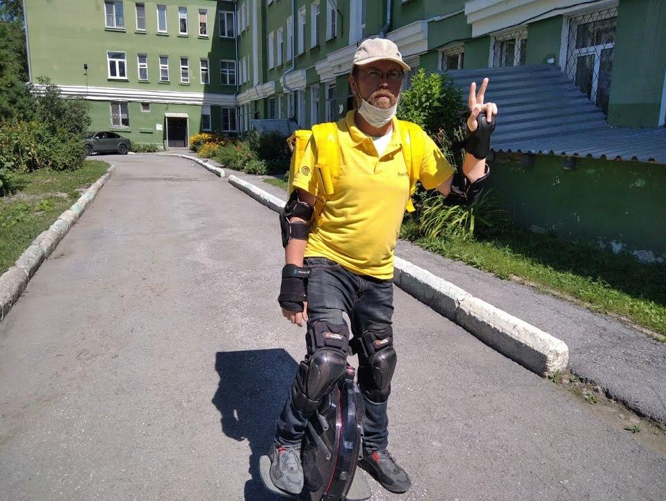 человек на моноколесе