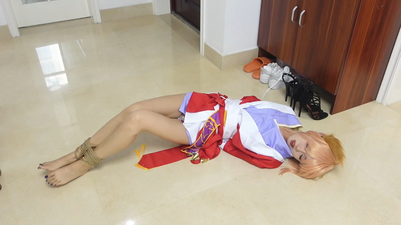 树屋轻调 灵灵刚刚出完漫展的coser被抓.mp4_20230701_120751.525