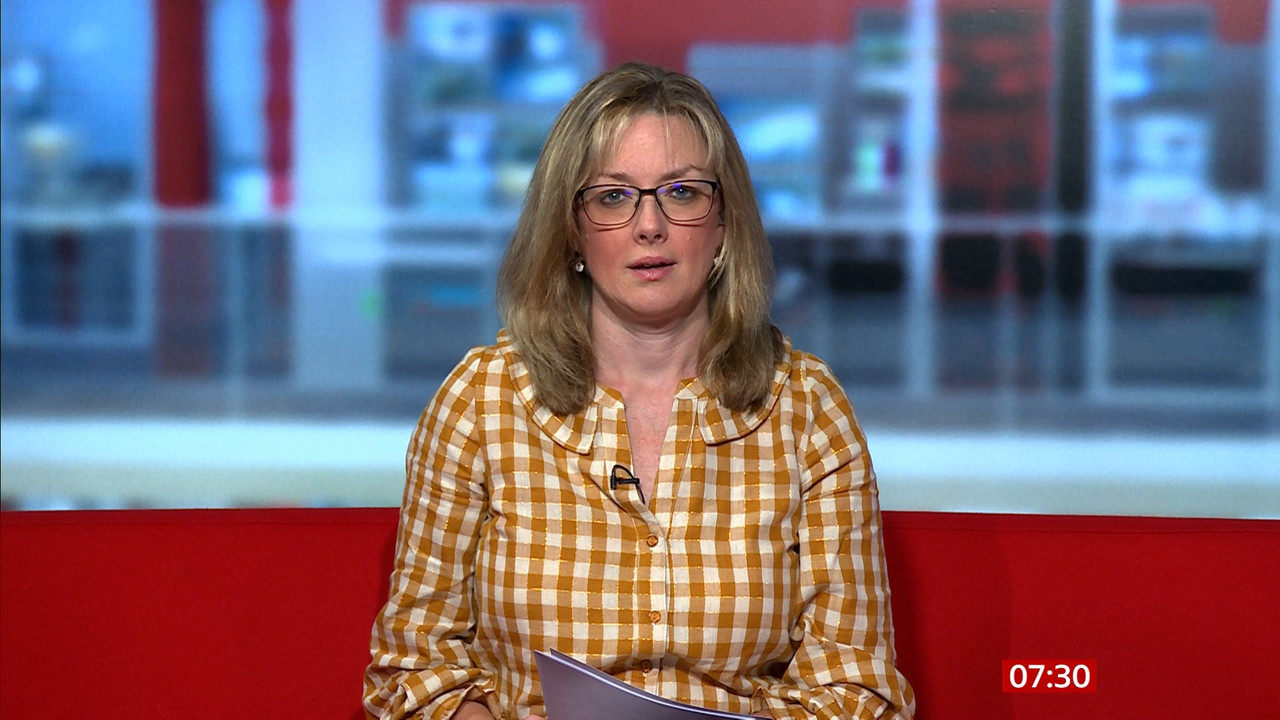 10.25 - 06.00.00 - Breakfast. The BBC's Breakfast programme features ....ts_snapshot_11.57.754