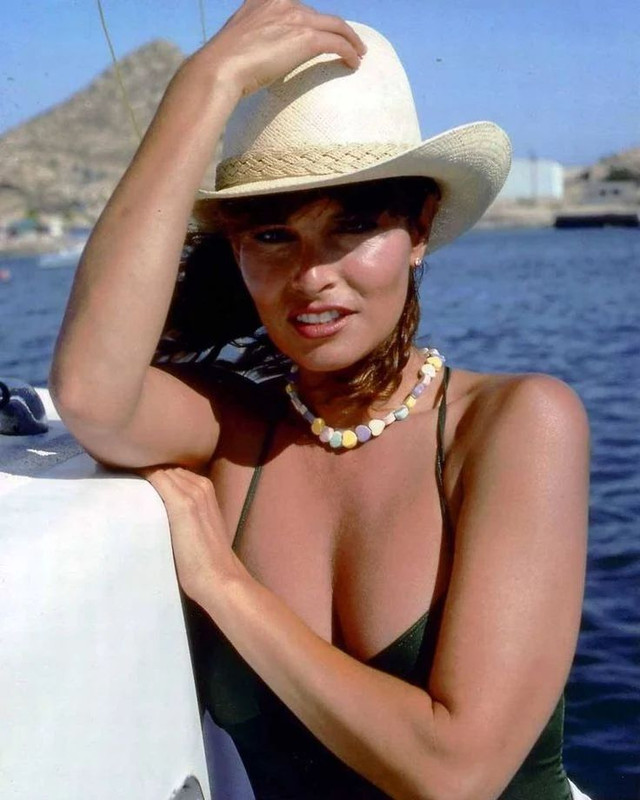 raquel welch h05