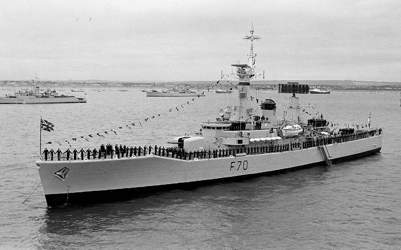 Apollo (F.70) на Спитхедском рейде во время Юбилейного ревю, июнь 1977