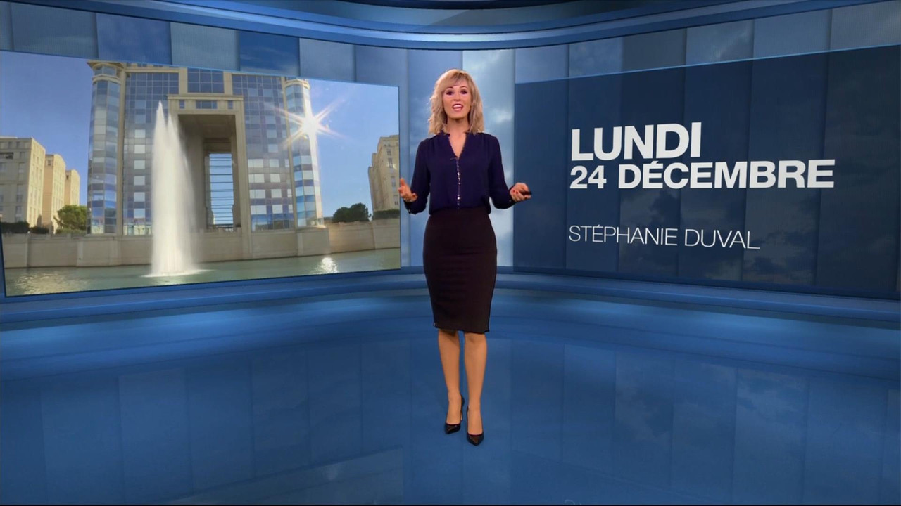 Stéphanie Duval 241218.mp4_snapshot_00.02_[2018.12.24_23.17.08]