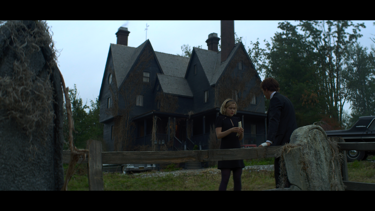 mpv-shot_Chilling.Adventures.of.Sabrina.S01E08.The.Burial-Нечипорук_00_23_12_0001