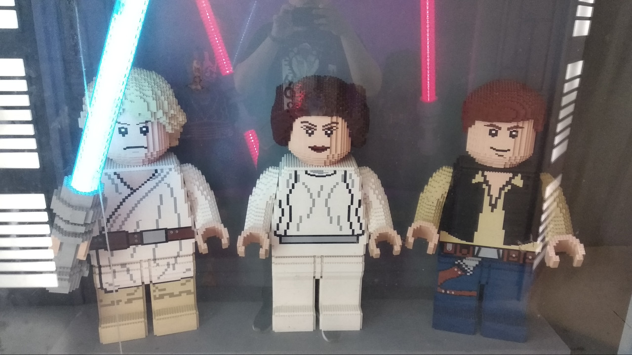 Figur LEGO Luke Skywalker, Princess Leia dan Han Solo