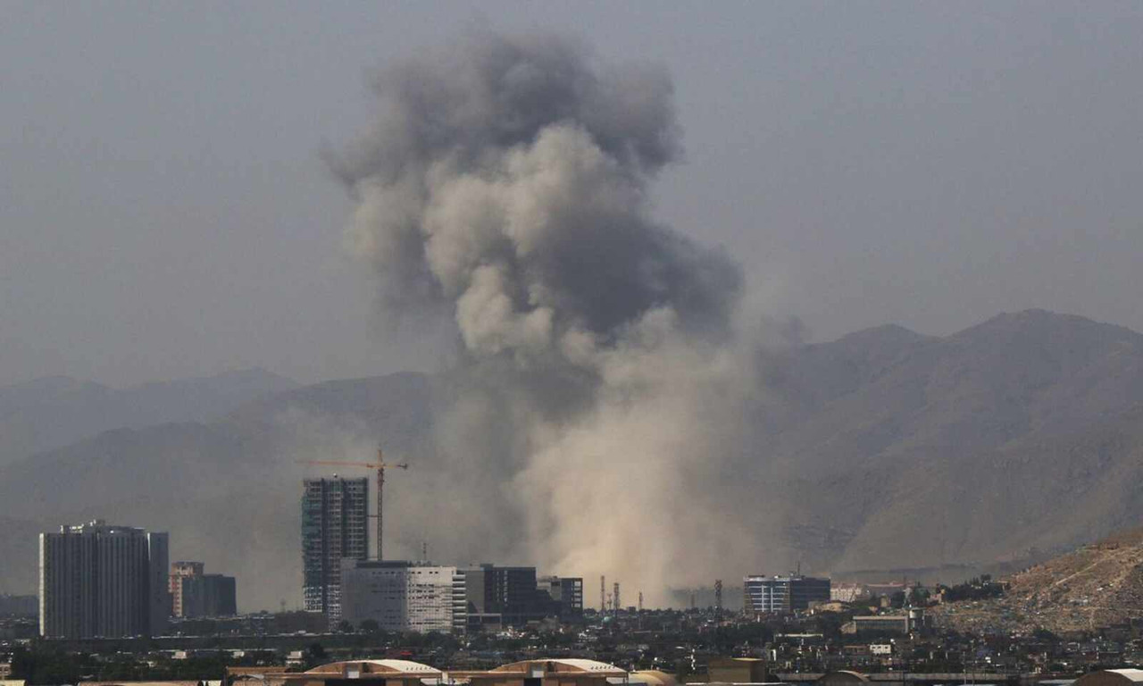 Afganistán: Al menos 10 muertos por explosión de bomba en mezquita de Kabul