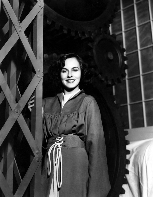 paulette_goddard_mb16