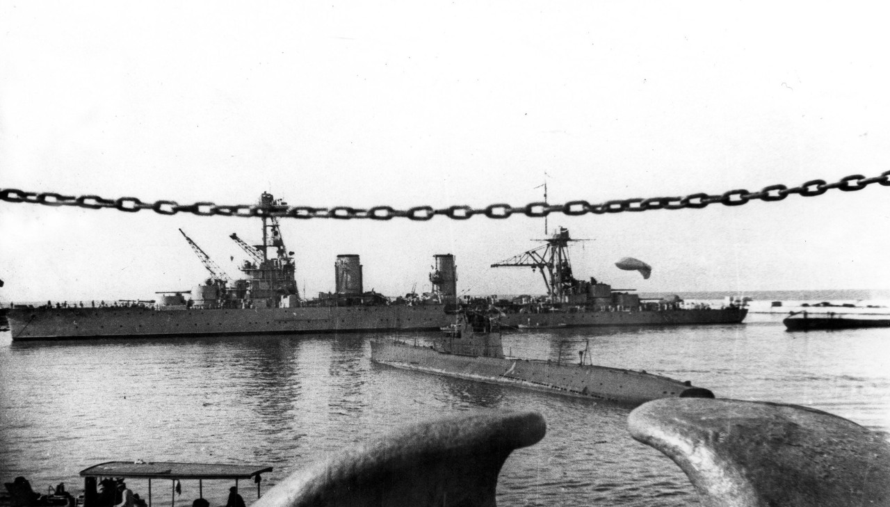 Л-5 и С-31 и аэростат заграждения КТВ-КТН 1938 года образца., Поти, 23 октября 1942г. (2)