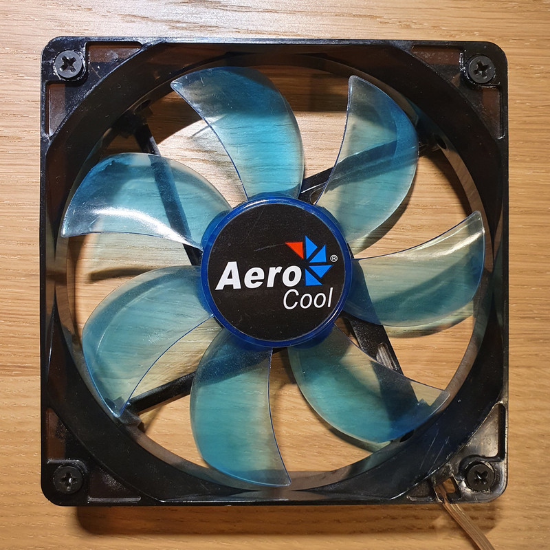 02_Aerocool Blu