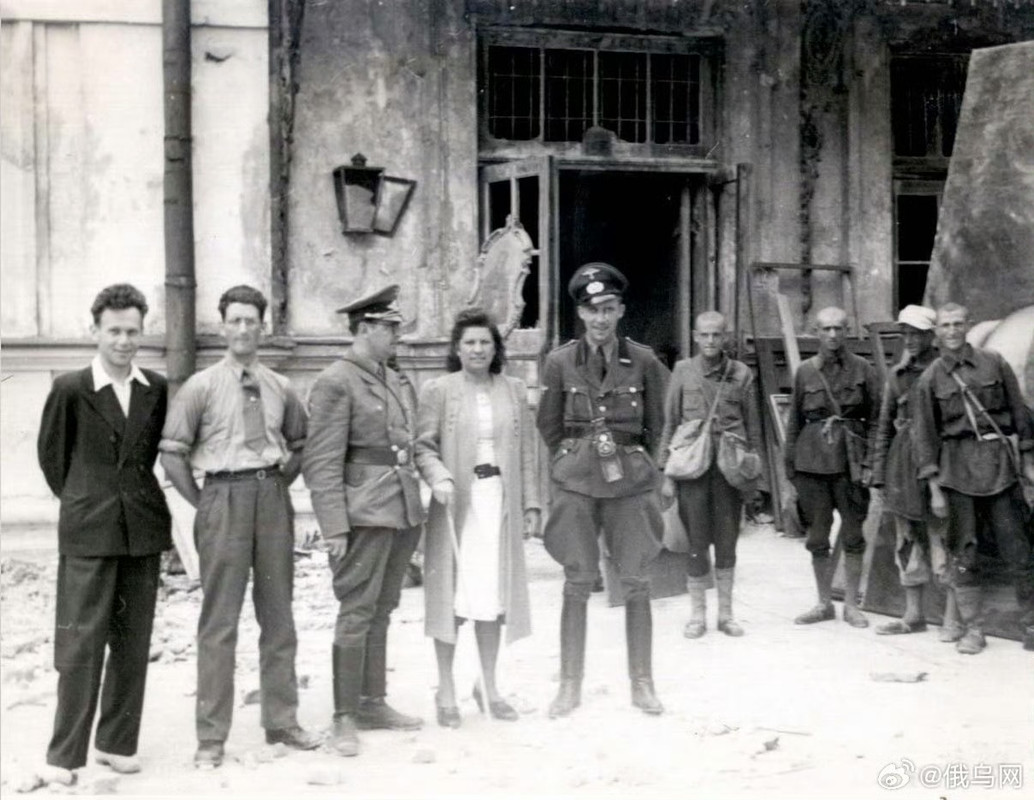 2E2D5BEF-9DDF-4469-9740-EB5D8695D6EC