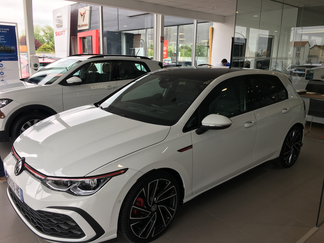 D5DDE20B-2200-4858-A2B5-D9C712D8F940