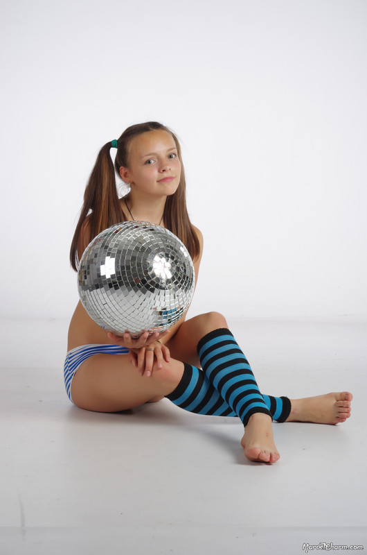 MarvelCharm_Nika-Disco-Ball-060