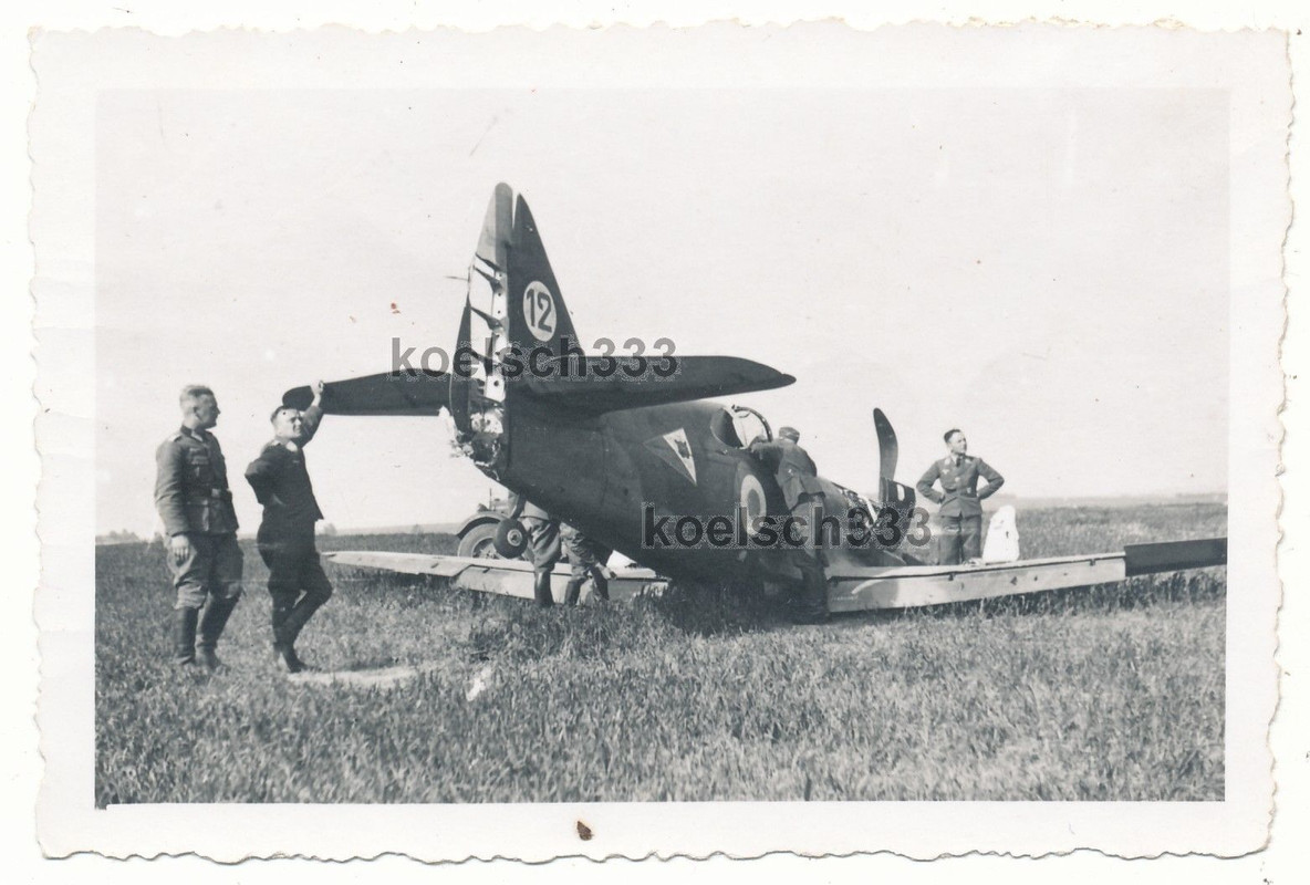 Foto französisches Flugzeug Dewoitine D.520 Beut
