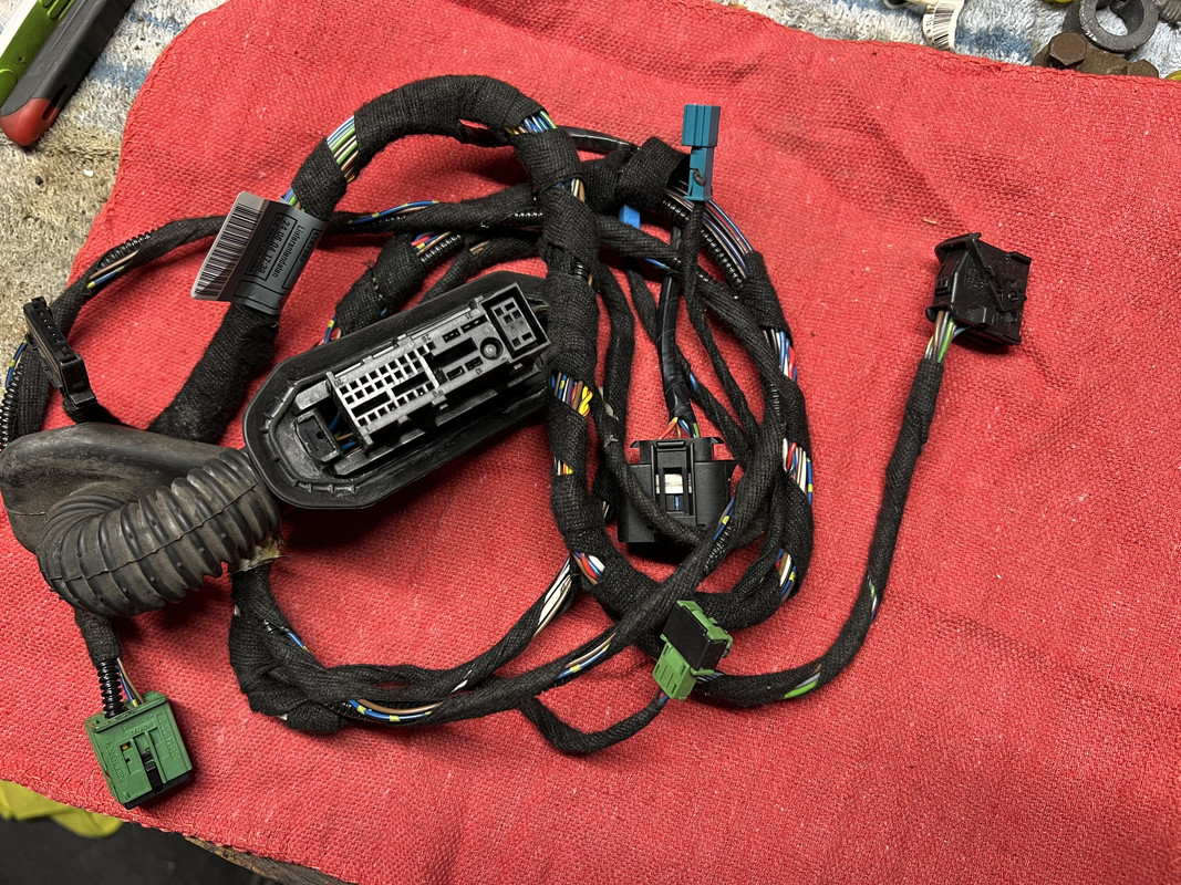 69B8D172-0EDC-4E1A-AD46-98670D8689BA