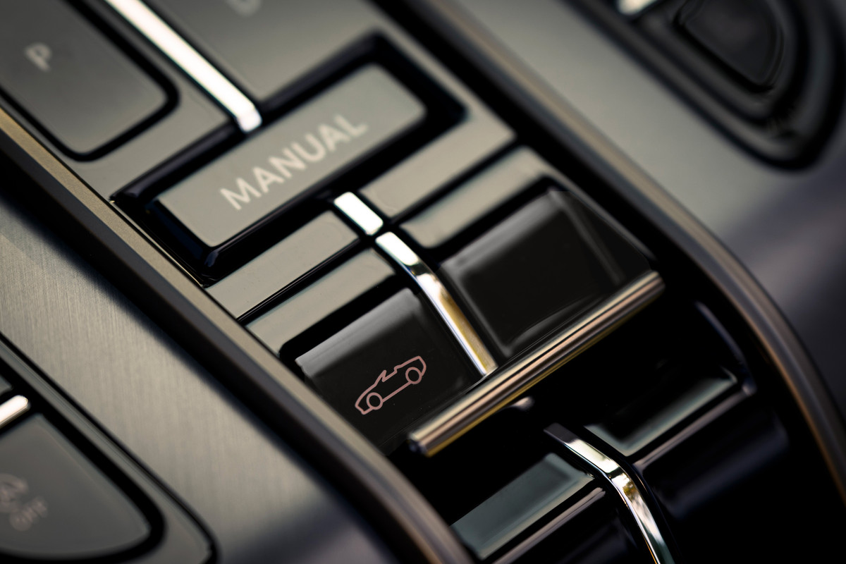 AstonMartinVanquishVolante_16