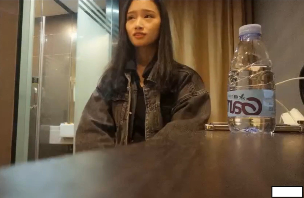 男子嫖妓嫖到女友闺蜜 [1V/2G百度网盘]