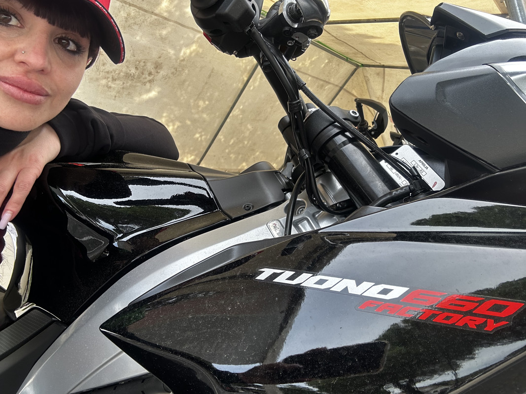 7DB4AA6F-B76F-4F7C-BDA7-C6569DC7B6CE