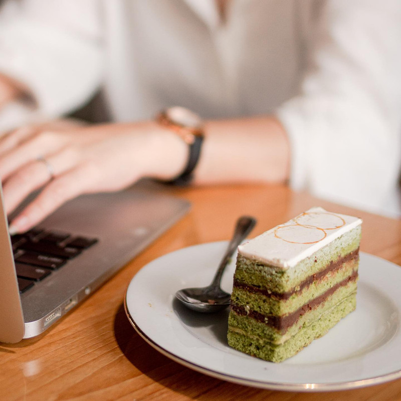 Menu slice cakes di The Harvest.