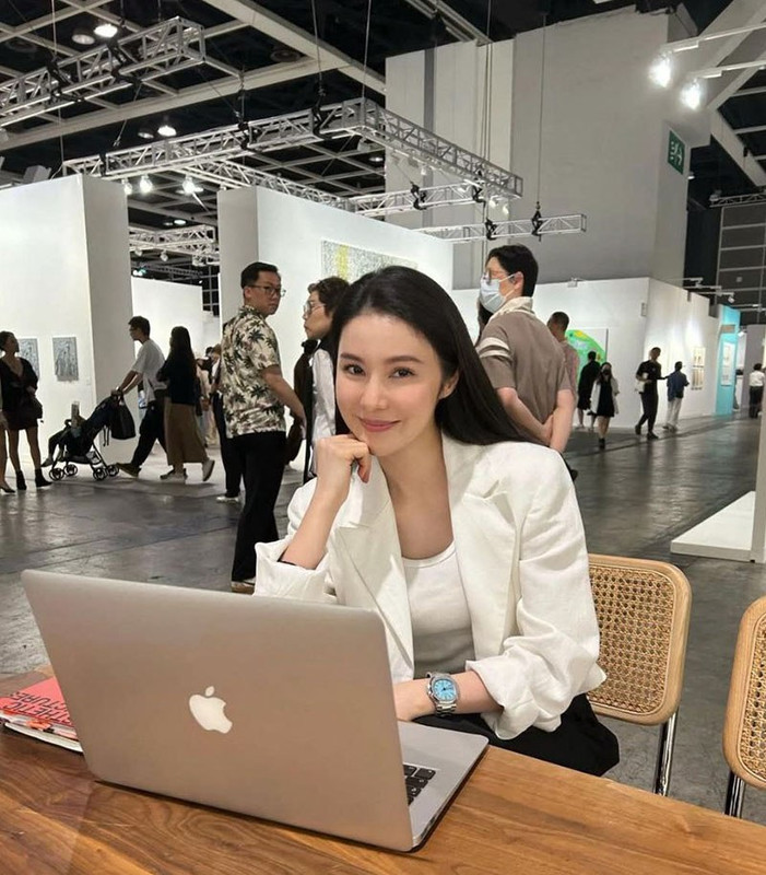 5香港中文大学 Audrey Ning 企业经理私下化身 (3)