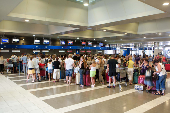[Image: aer-TOURISTES.jpg]