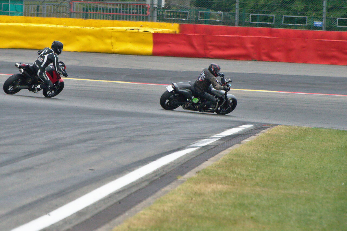 Une journée de roulage à SPA FRANCORCHAMPS - Page 2 R-DSC3206