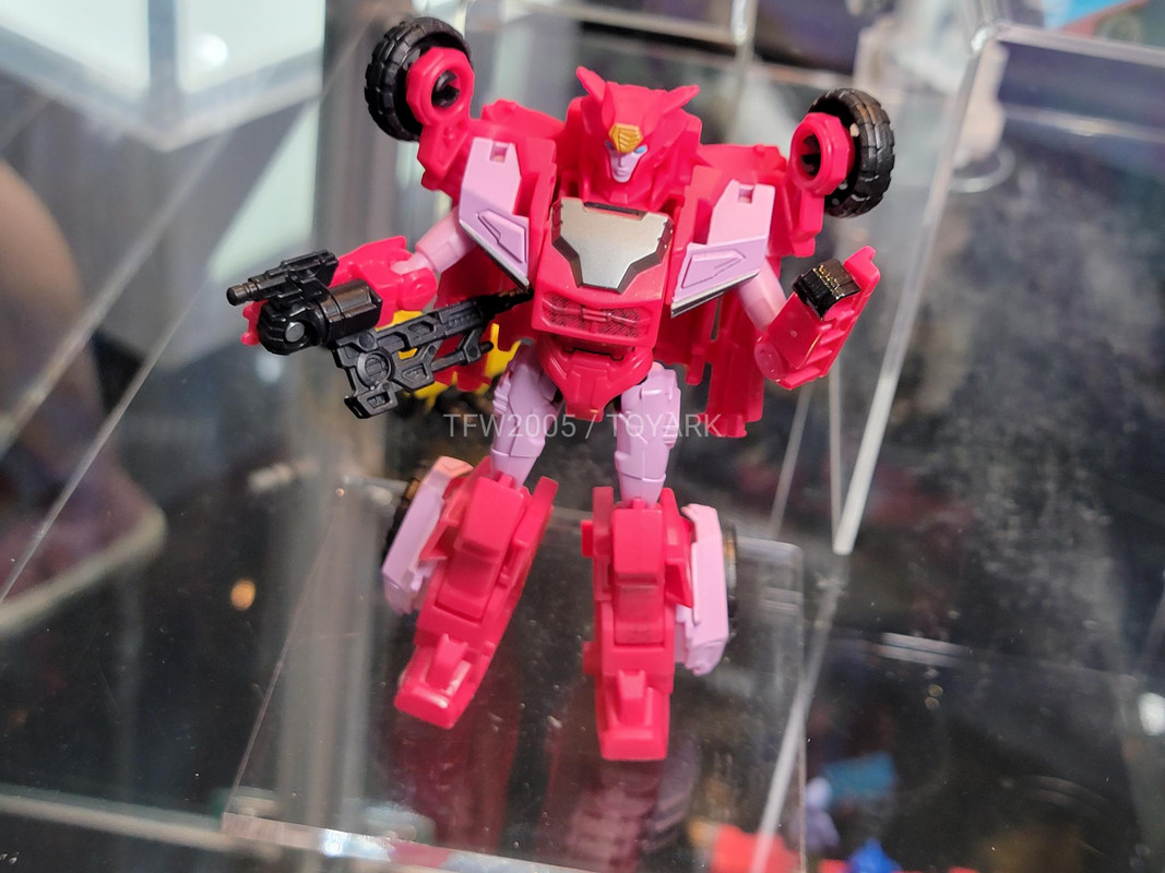 Transformers-EarthSpark-Toys-Reveal-33