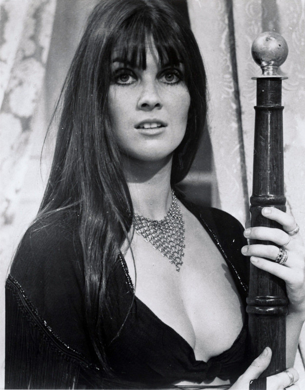 Caroline_Munro_b94