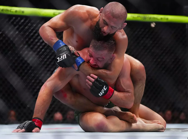 Дрикус Дю Плесис иска реванш срещу Хамзат Чимаев