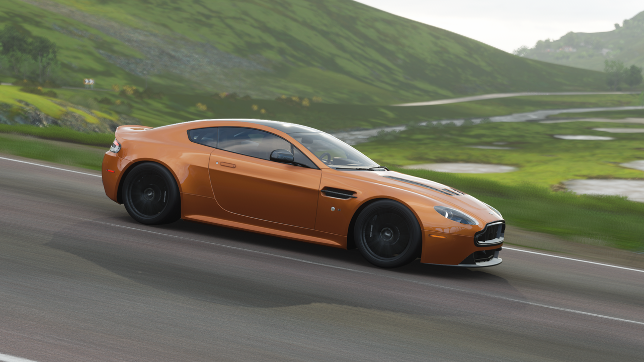 FH4-Aston-Martin-V12-Vantage-S-8.png