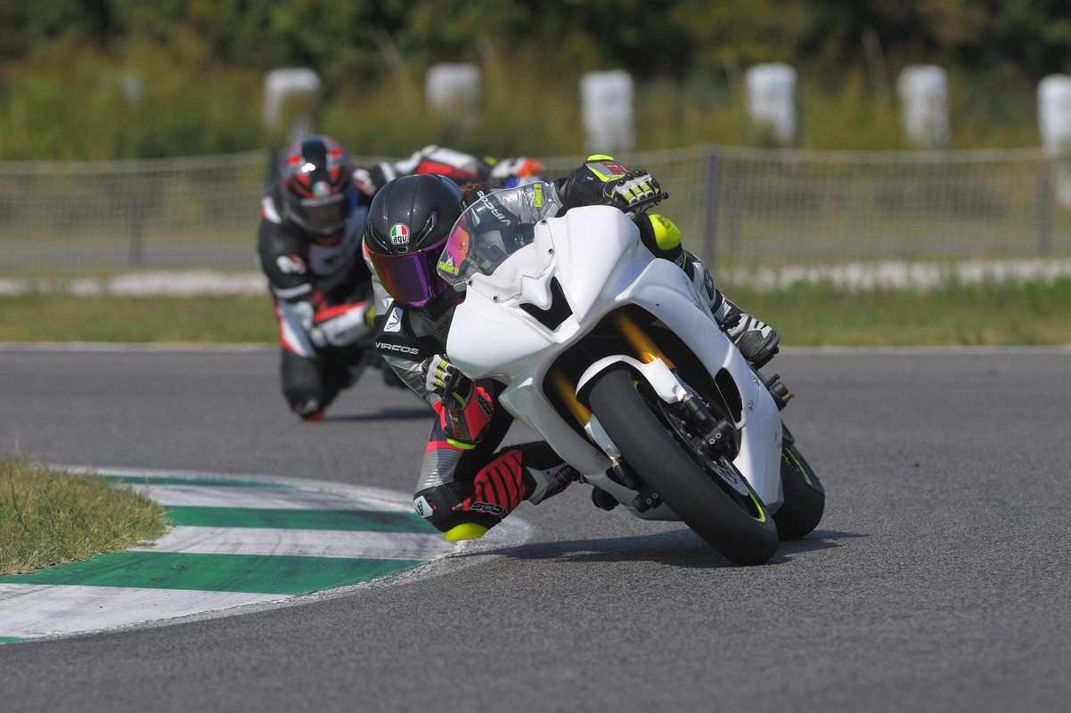 E80EFA4A-3481-4C28-8A29-F1681D33C5BF