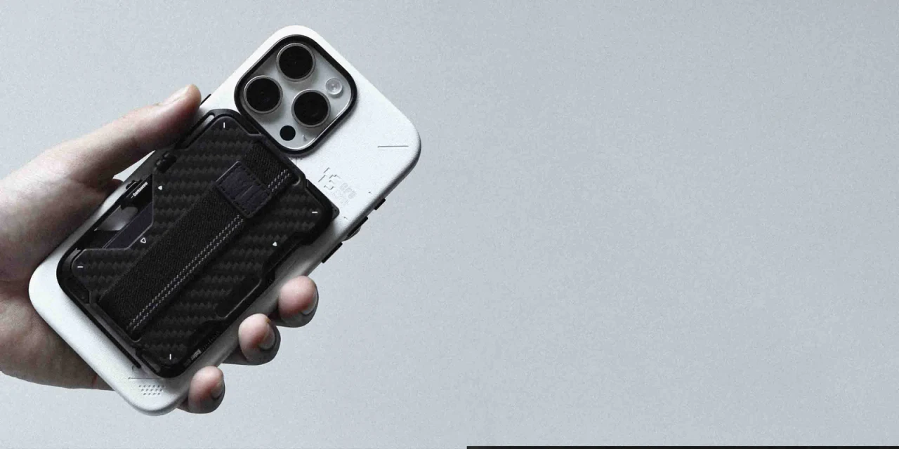 Portofel Compatibil MagSafe Aulumu G03 Multi Tool Metal Wallet, Carcasa Aluminiu si fibra de carbon, Grip elastic, Kickstand metalic integrat, suport AirTag, deschizator sticle, rigla integrata, blocare RFID, pana la 12 carduri, Ultra slim, Negru g03Bblockp1