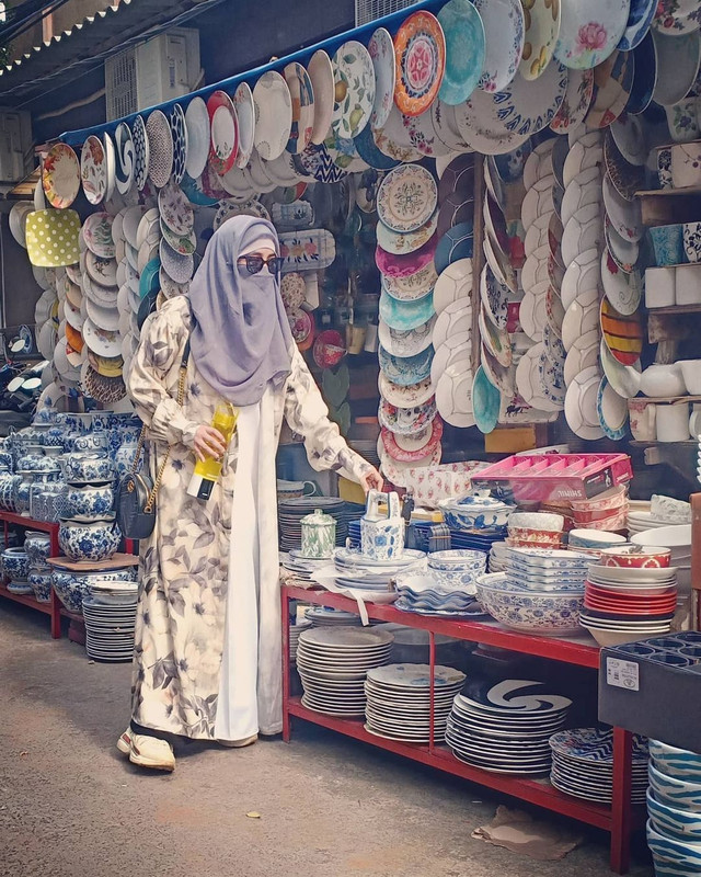 Gaya Umi Pipik jalan-jalan ke pasar