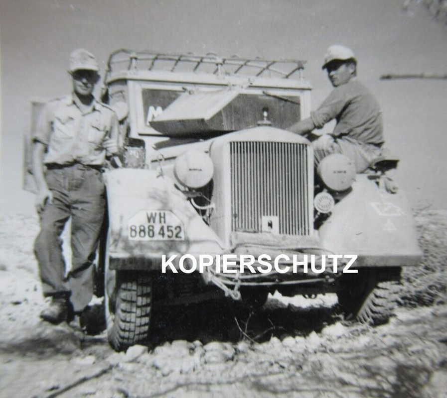 Altes Foto DAK  Afrikakorps deutscher Funkwagen PKW mit Funkantenne (1)