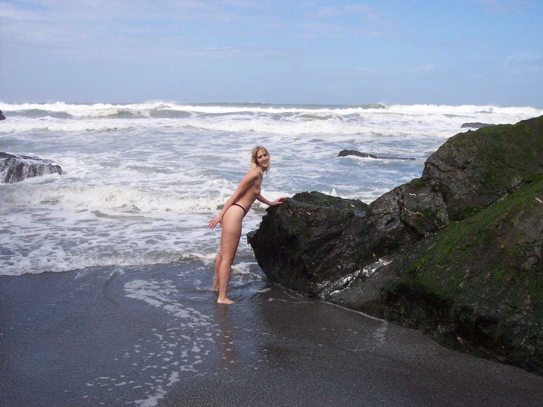 Esposa amateur rubia caliente le gusta en publico