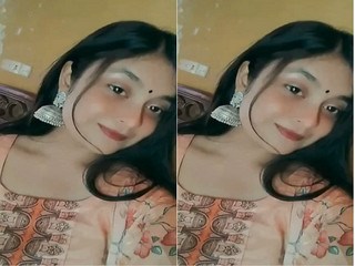 Desi snapchat girl flashing her boobs