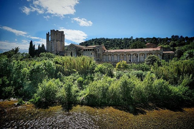 Lagrasse  Abbaye-de-lagrasse