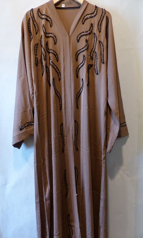 TRADITIONAL INDIAN BROWN SASH AND KAFTAN W/ BLACK & GOLD EMBROIDERY SIZE 56