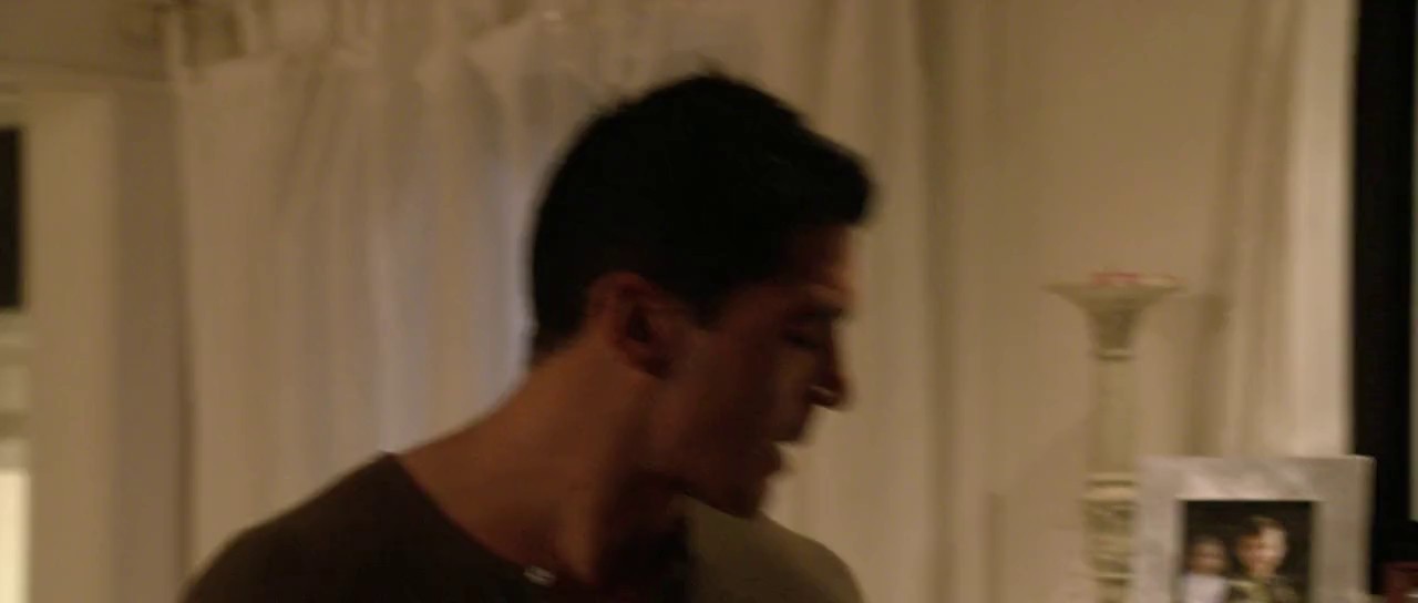 Stiletto-2008-Hindi-English-Blu-Ray-720p-x264-AVC-AAC-6ch-MSub-mkv-0004