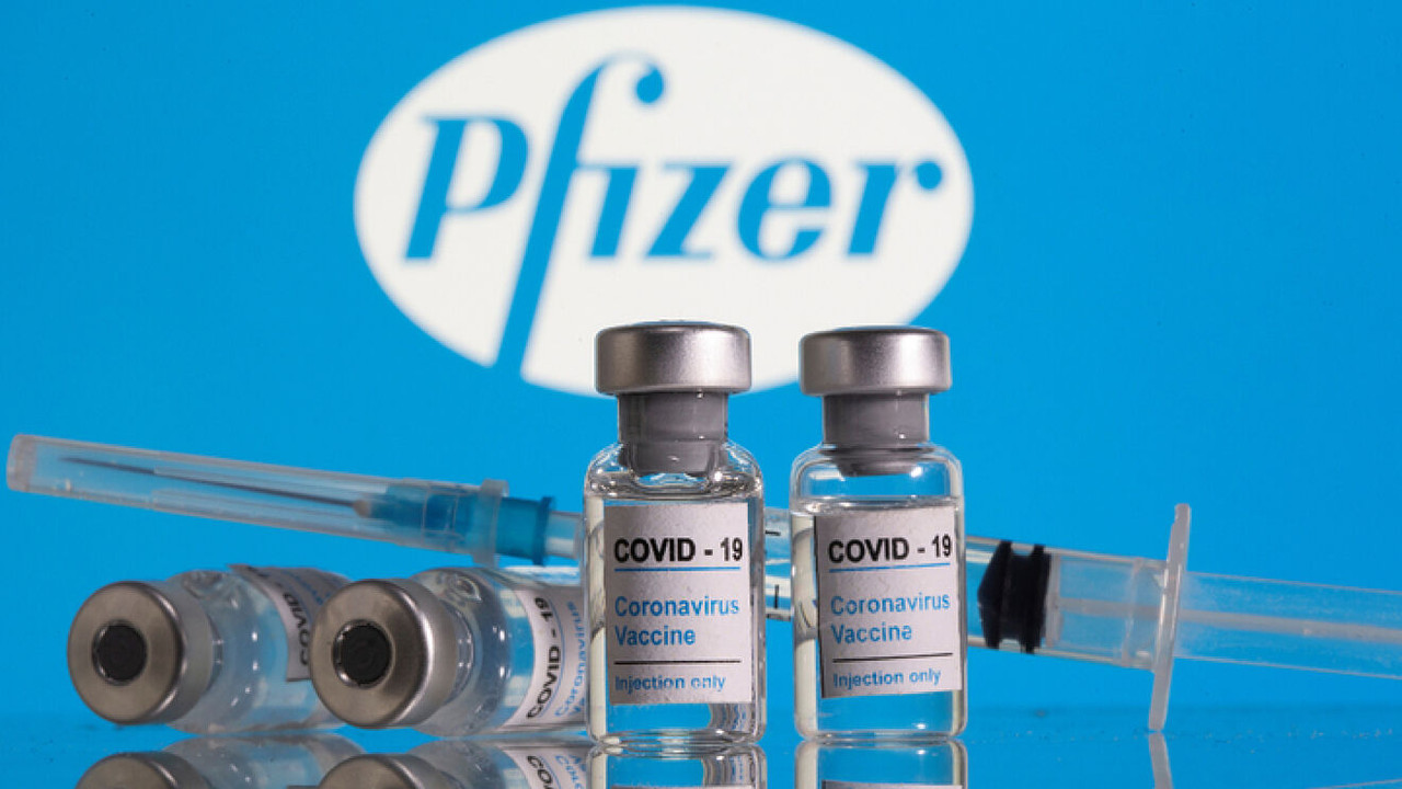 Pfizer y BioNTech inician ensayo clínico de vacuna enfocada contra Ómicron